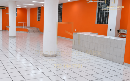 Local comercial en renta sobre Av. Tariácuri, Lázaro Cárdenas – 450 m²